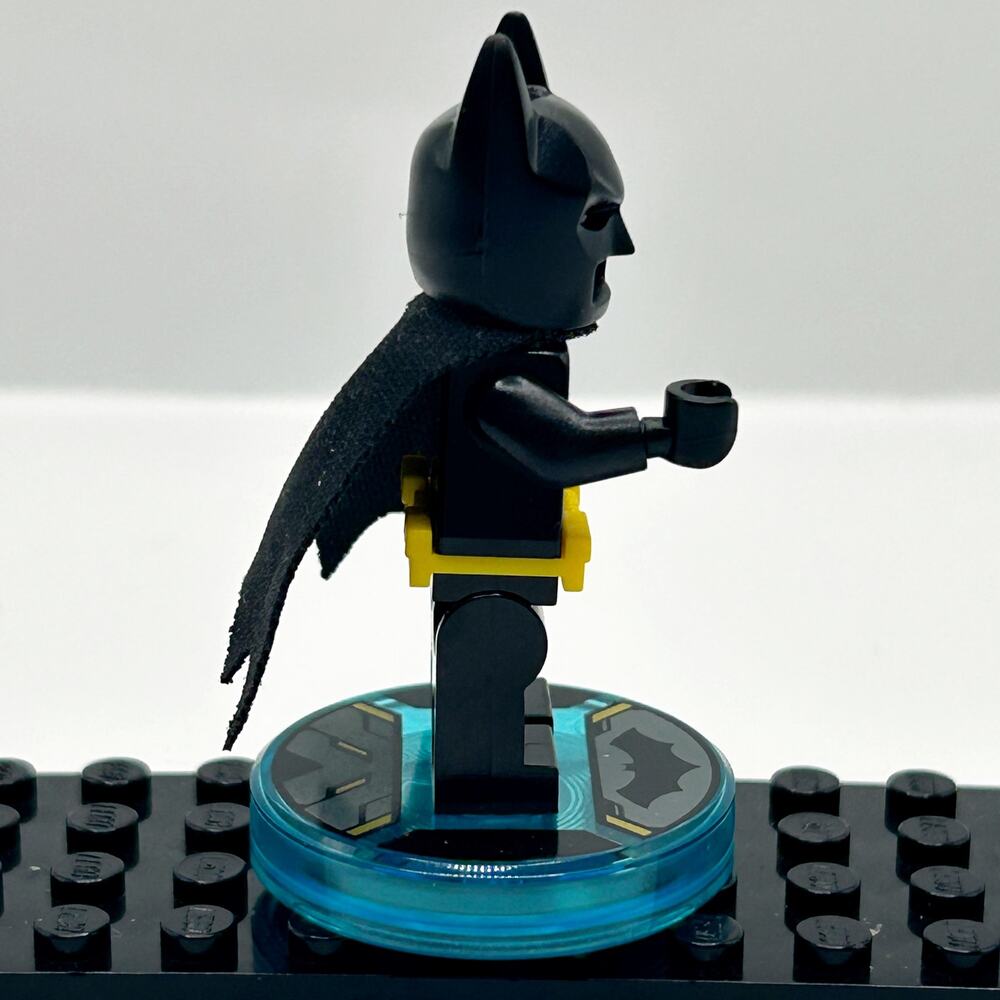 LEGO Dimensions Black Suit BATMAN Minifigure Authentic - Picture 3 of 5